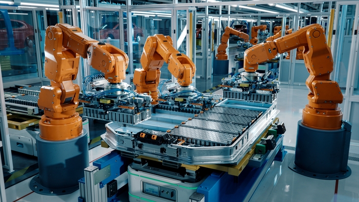 Batteriemodul auf einer automatisierten Produktionslinie.