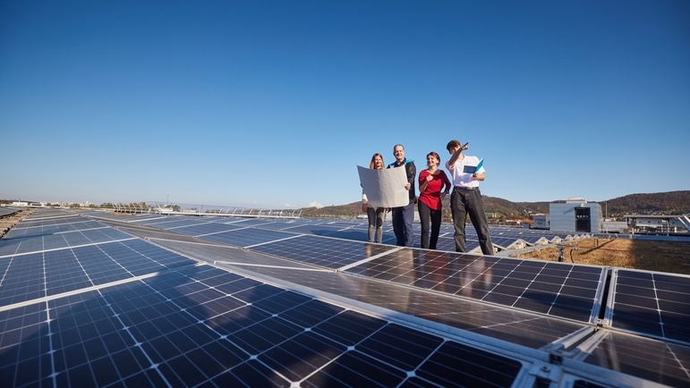 Endress+Hauser utilizza pannelli solari per generare energia per i suoi edifici.