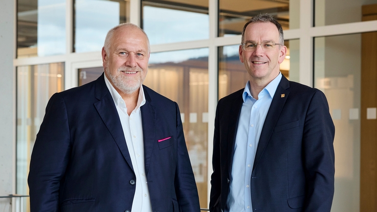Matthias Altendorf and Peter Selders