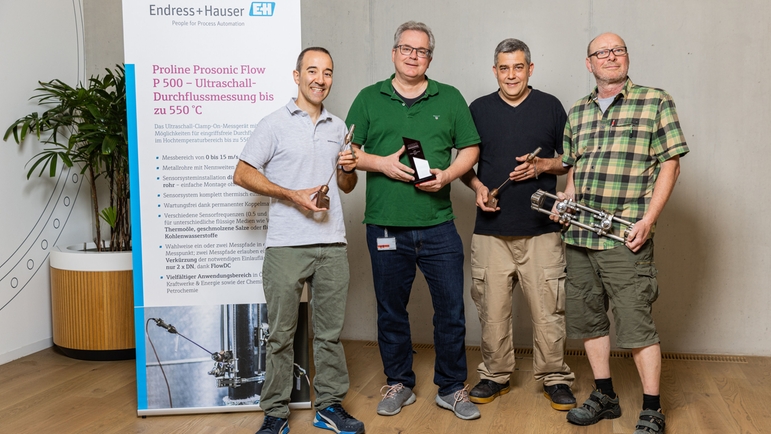 Gruppenbild des Entwicklungsteams des Proline Prosonic Flow P 500