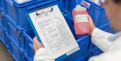 Produzione di soluzioni tampone di pH nel laboratorio accreditato di Endress+Hauser