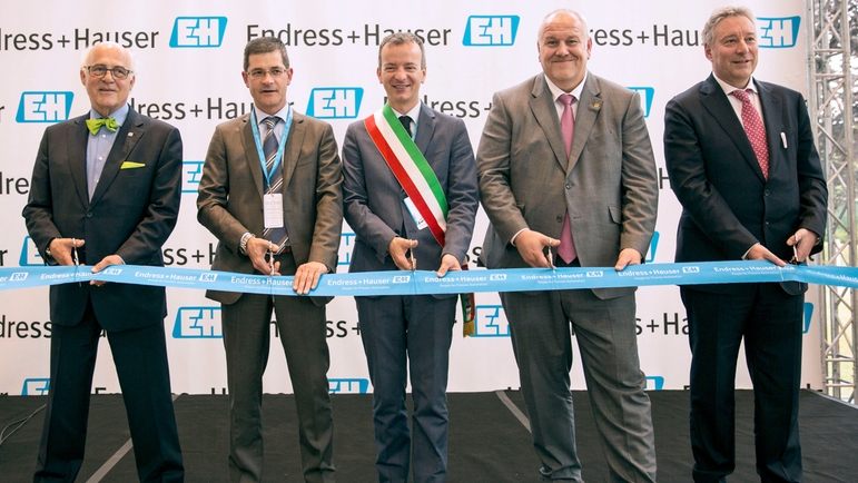 Feierliche Einweihung des neuen Gebäudes von Endress+Hauser Italien.