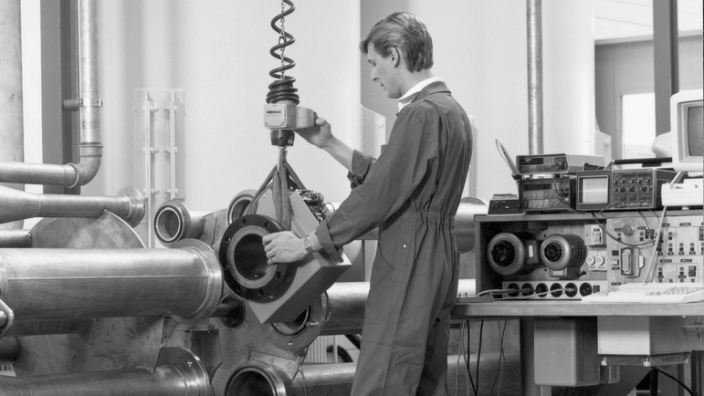 1984 : Savoir-faire pointu : Endress+Hauser acquiert très tôt une expertise en étalonnage. 1984 : Savoir-faire pointu : Endress+Hauser acquiert très tôt une expertise en étalonnage.