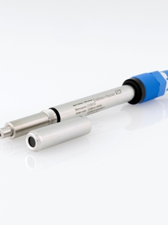 Memosens COS81D con coperchio del sensore a U. Usate il coperchio per la misura di ossigeno nell'inertizzazione.