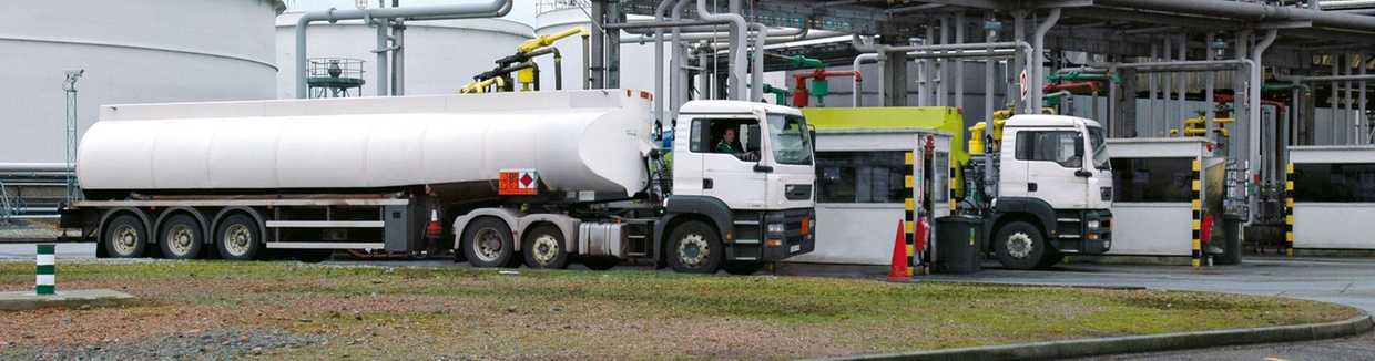 Impianto Oil & Gas con skid di misura Endress+Hauser per operazioni di carico e scarico dei liquidi
