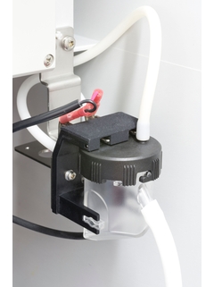 Sample collector with level detection for the monitoring of sample transport