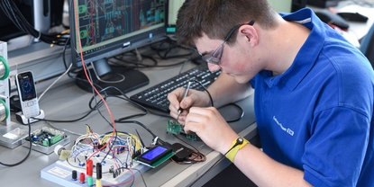 Images of vocational training: Electronics engineer with a Swiss federal diploma