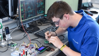 Ausbildung: Elektroniker/-in EFZ