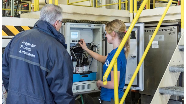 Gli analizzatori Liquiline System CA80 garantiscono una maggiore sicurezza del processo e una minore necessità di manutenzione.