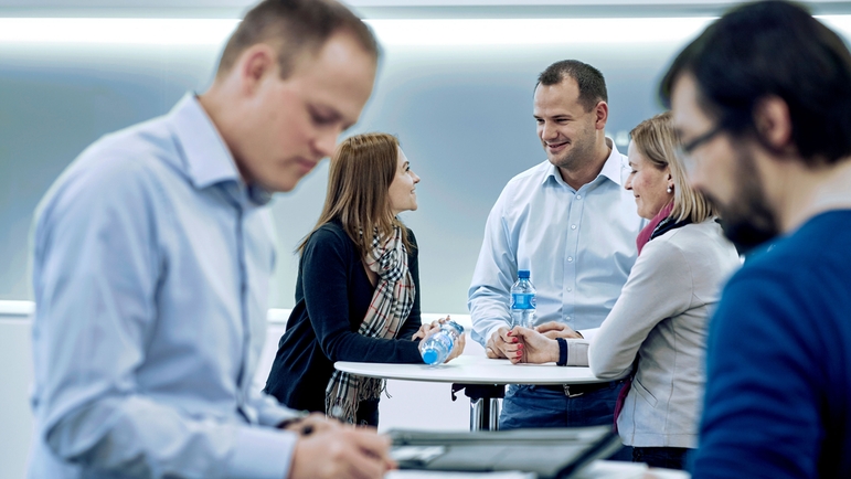 Expertengespräche und Ideenaustausch bei einem Networking Event von Endress+Hauser