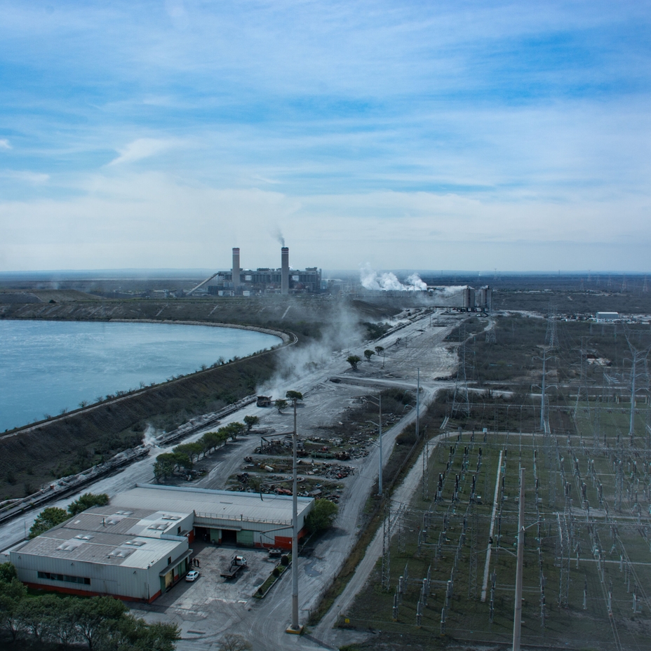 A steam power plant with cooling water