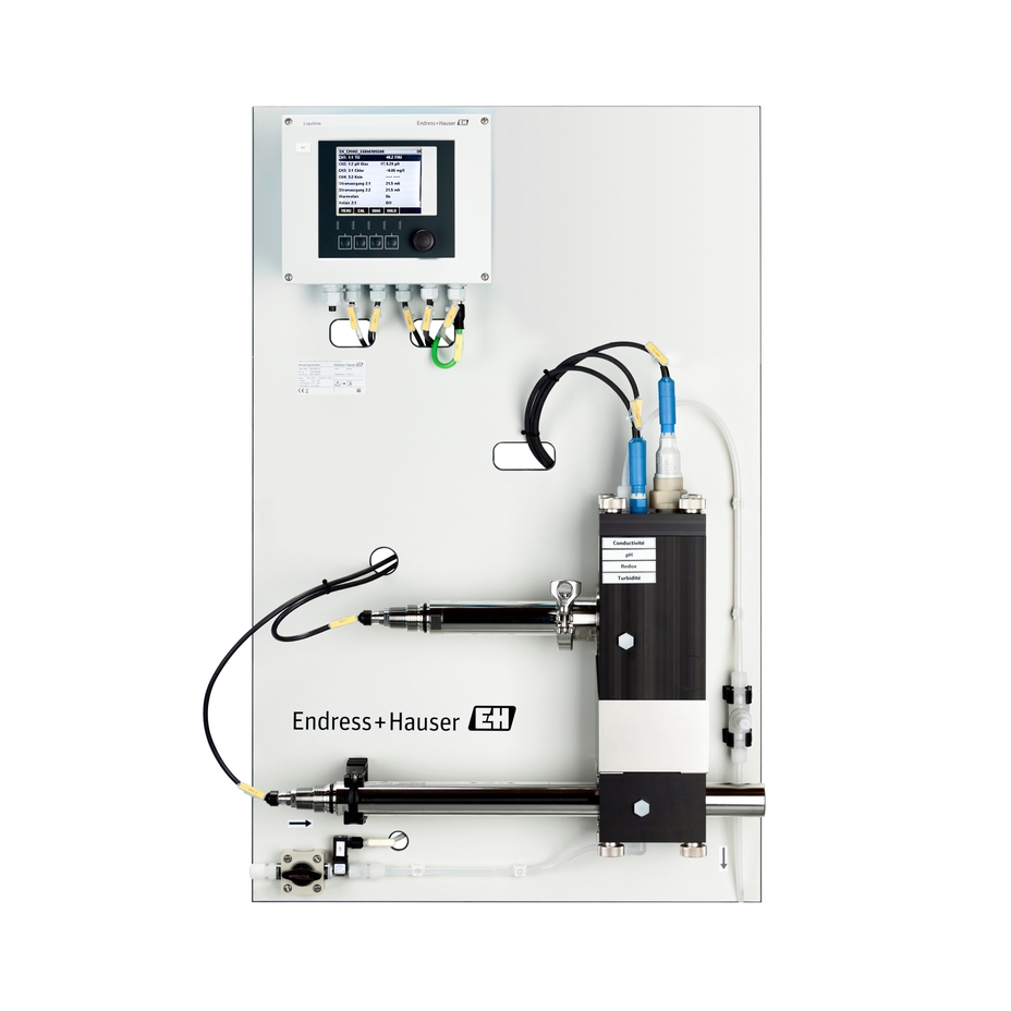 Compact analytical panel in water treatment plants