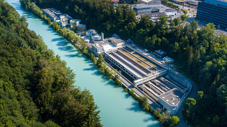Vue aérienne de la STEP de Worblental, station d'épuration des eaux usées en Suisse