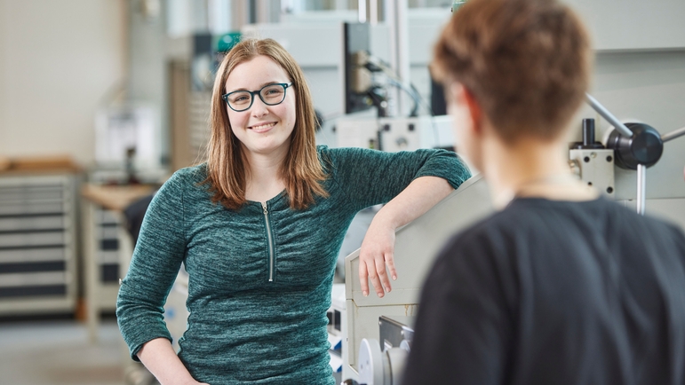 Mit dem Event "MINT for Girls" werden jungen Frauen aus der Region spannende Einblicke in technische Berufe gewährt.