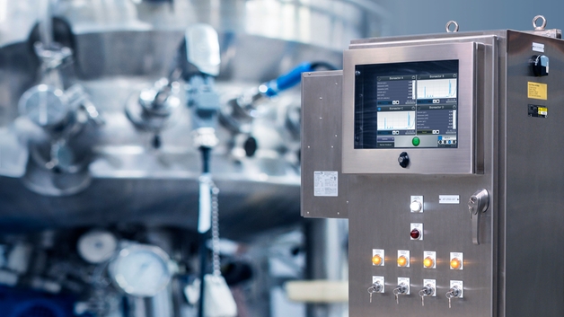 Raman-Rxn4-Analysator mit Gehäuse und Rxn-45-Sonde in einem Bioreaktor aus Edelstahl