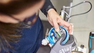 Endress+Hauser ottiene la certificazione IEC 62443-4-1 per lo sviluppo sicuro dei prodotti.