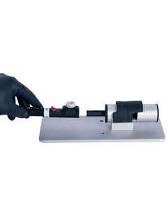 Attaching a Raman Rxn-10 probe to a micro flow bench for the Life Science industry