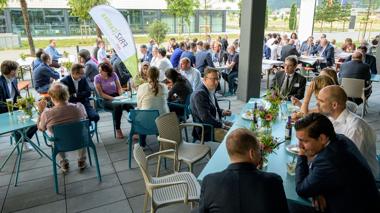 Endress+Hauser feierte die Einweihung des neuen Freiburger Innovations-Clusters mit Gästen und Mitarbeitenden.