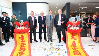 Jens Winkelmann, Richard Yu,  Frank Grütter e Matthias Altendorf all'inaugurazione.