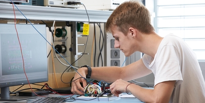 Images of vocational training: Electronics technician with a Swiss federal diploma
