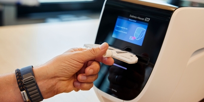 Dispositivo E+H BioSense con modulo di concentrazione e rilevamento per analisi del DNA tramite PCR