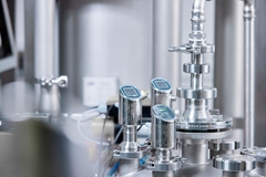 La Compact Line d'Endress+Hauser pour la mesure de niveau, la détection de niveau et la mesure de pression.